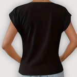 ARIA™ | Draperet V-udskåret Bluse – Feminin Lethed & Skulpturelt Snit ✨