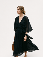 Marta™ | Chiffonkjole med V-hals – Elegant Fald & Feminin Stil ✨