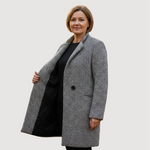 NINA™ | Klassisk Tweedfrakke – Skulpturelt Snit & Tidløst Silhouette ✨