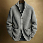 ALDRIC™ | Ribbet Cardigan – Materiale-Integritet & Skandinavisk Komfort ✨